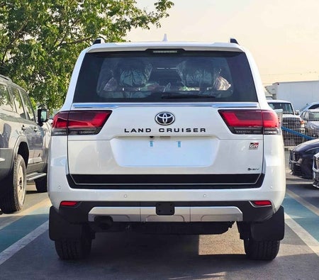 Bianca Toyota Land Cruiser 2025