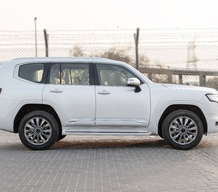 Toyota Land Cruiser 2026, photo 2 of 4