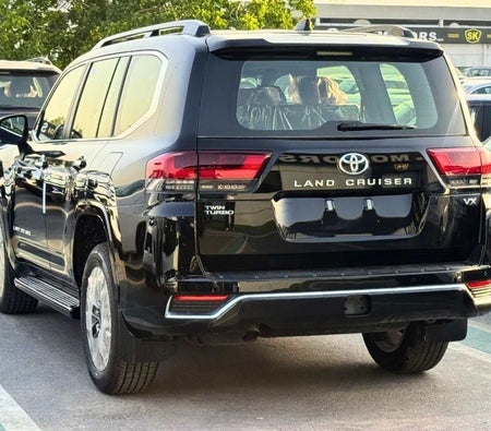 Черный Toyota Land Cruiser 2026 Черный Toyota Land Cruiser 2026