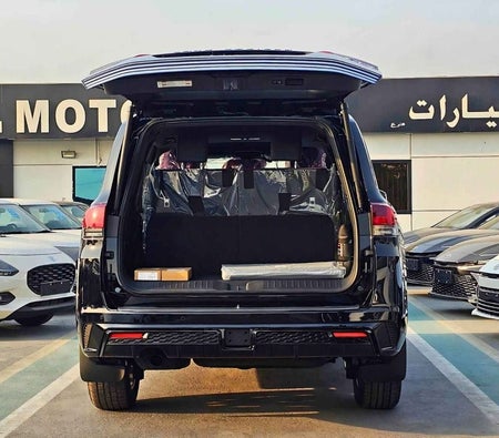 Черный Toyota Land Cruiser 2026 Черный Toyota Land Cruiser 2026