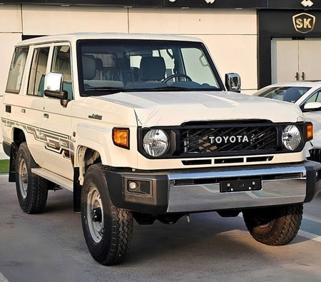 Bianca Toyota Land Cruiser 70 2024