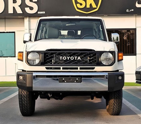 Bianca Toyota Land Cruiser 70 2024