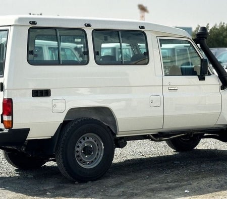 Toyota Land Cruiser 70 2025, photo 4 of 4