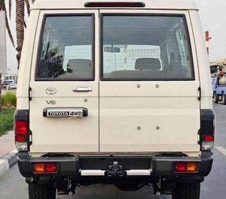 Toyota Land Cruiser 70 2025, photo 4 of 4