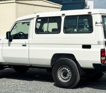 Toyota Land Cruiser 70 2025, photo 3 of 4