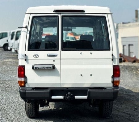 Toyota Land Cruiser 70 2025, photo 4 of 4