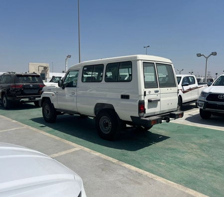 Toyota Land Cruiser 70  2025, photo 4 of 4