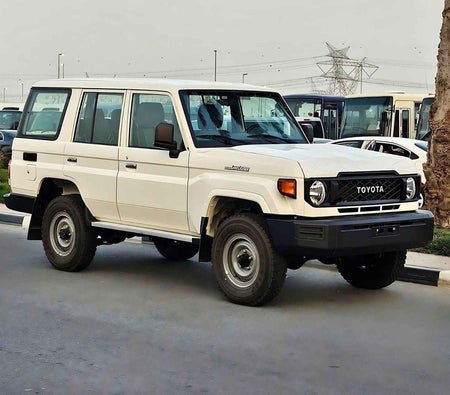 Bianca Toyota Land Cruiser 70 2025