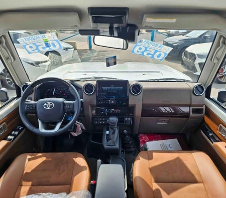 Bianca Toyota Land Cruiser 70 2025