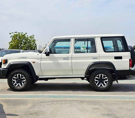 Weiß Toyota Land Cruiser 70 2025 Weiß Toyota Land Cruiser 70 2025