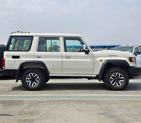 Weiß Toyota Land Cruiser 70 2025 Weiß Toyota Land Cruiser 70 2025