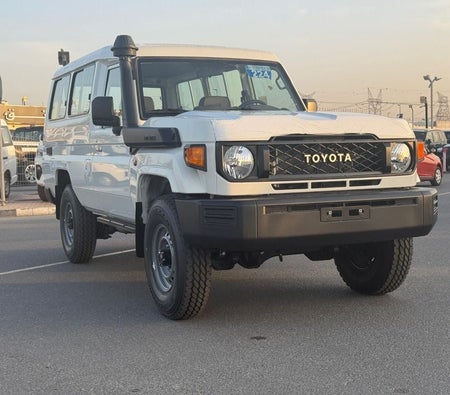 Toyota Land Cruiser 70 2026, photo 3 of 4