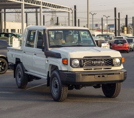 Toyota Land Cruiser 70 2026, photo 3 of 4