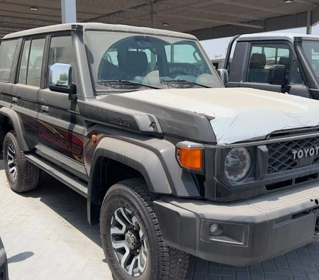 Toyota Land Cruiser 70 2026, photo 3 of 4