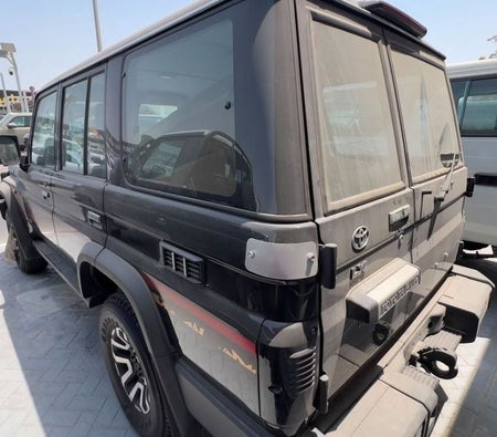 Toyota Land Cruiser 70 2026, photo 4 of 4