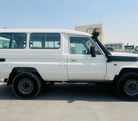 Toyota Land Cruiser 70  2026, photo 3 of 4