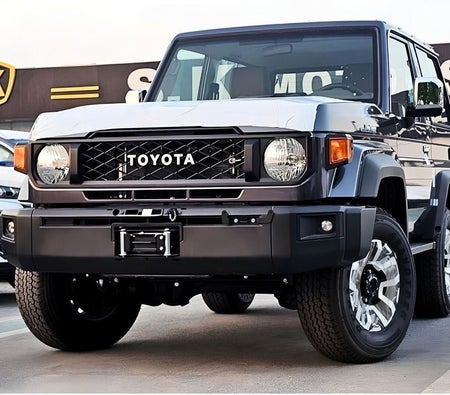 Серый Toyota Land Cruiser 70 2026 Серый Toyota Land Cruiser 70 2026