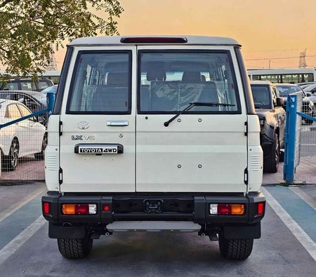 Bianca Toyota Land Cruiser 70 2026
