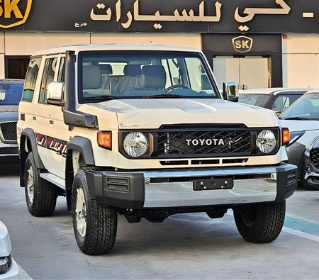 أبيض تويوتا لاند كروزر 70 2026