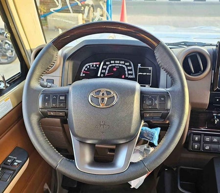 Бежевый Toyota Land Cruiser Pickup 2025 год Бежевый Toyota Land Cruiser Pickup 2025 год