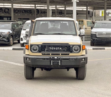 Toyota Land Cruiser Pickup 2026, photo 2 of 4