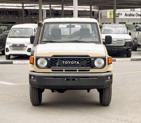 Toyota Land Cruiser Pickup 2026, photo 2 of 4