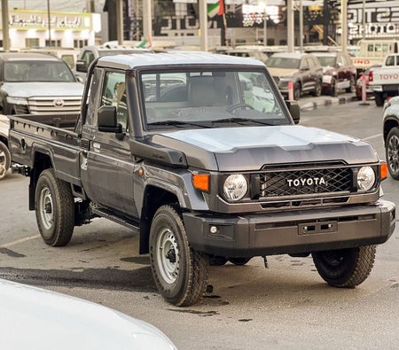 Toyota Land Cruiser Pickup 2026, photo 3 of 4