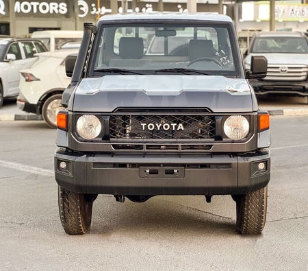 Toyota Land Cruiser Pickup 2026, photo 2 of 4