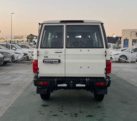 Toyota Land Cruiser 70  2026, photo 4 of 4