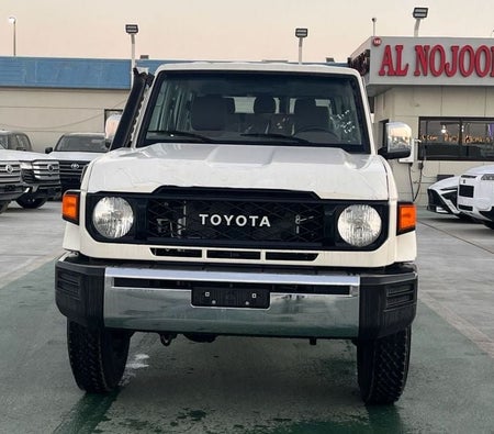 Toyota Land Cruiser 70  2026, photo 2 of 4