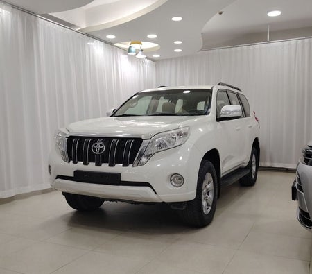 Белый Toyota Prado 2015 год Белый Toyota Prado 2015 год