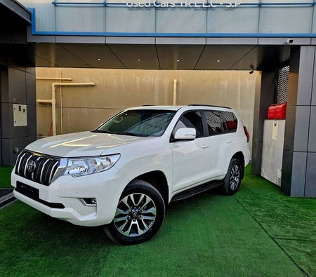 Белый Toyota Prado 2023 год Белый Toyota Prado 2023 год