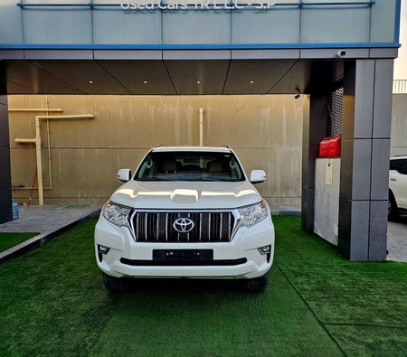 Белый Toyota Prado 2023 год