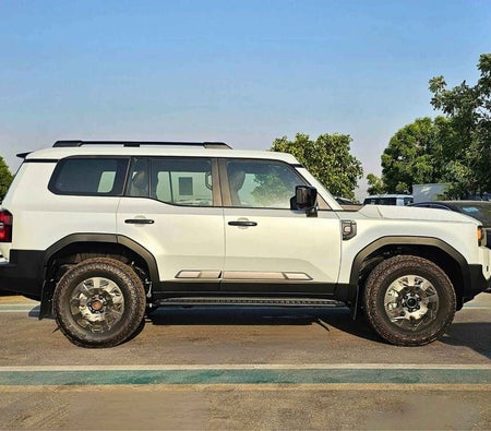 Белый Toyota Prado 2025 год