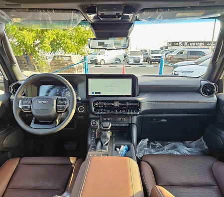 Белый Toyota Prado 2025 год