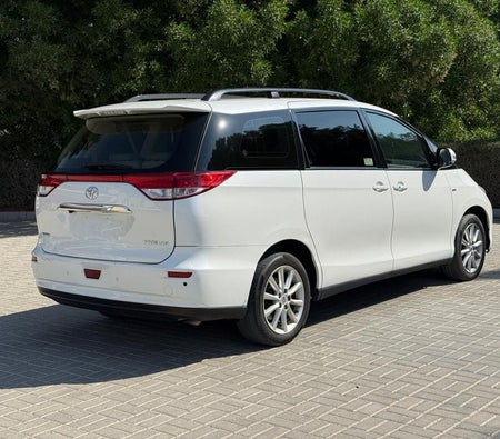 Белый Toyota Previa 2020 год