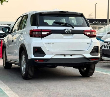 Bianca Toyota Raize 2026