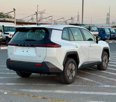 Белый Toyota RAV4 2026