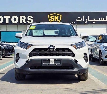 Белый Toyota RAV4 2025 год Белый Toyota RAV4 2025 год