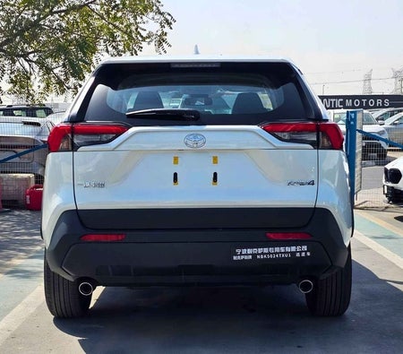 Белый Toyota RAV4 2025 год Белый Toyota RAV4 2025 год