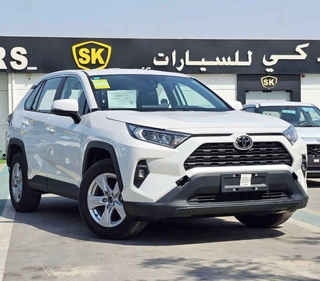 Белый Toyota RAV4 2025 год