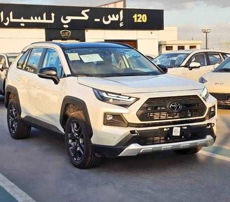 Белый Toyota RAV4 2025 год Белый Toyota RAV4 2025 год