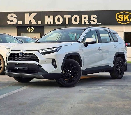Белый Toyota RAV4 2025 год Белый Toyota RAV4 2025 год