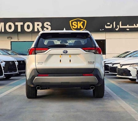 Белый Toyota RAV4 2025 год Белый Toyota RAV4 2025 год