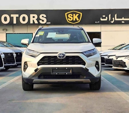 Белый Toyota RAV4 2025 год