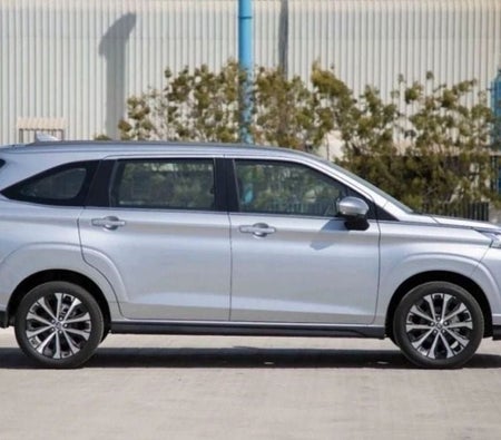 Toyota Veloz 2025, photo 3 of 4