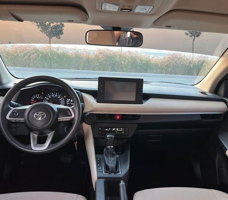 Blanc Toyota Yaris 2023