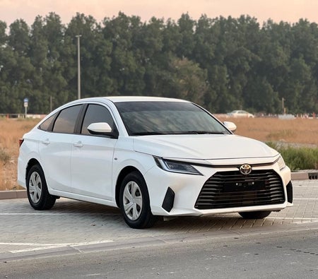 Blanc Toyota Yaris 2023