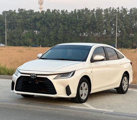 Blanc Toyota Yaris 2023