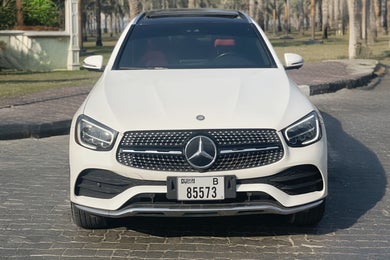 V　 Kiralık Mercedes Benz GLC 300 Dubai | OneClickDrive Araç Kiralama